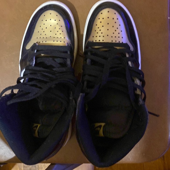 Jordan 1 gold toe